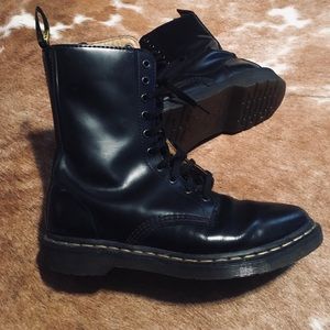 Dr. Martin Air Wave Pointed Toe Boots